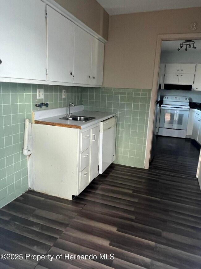 Building Photo - 7322 Pinehurst Dr