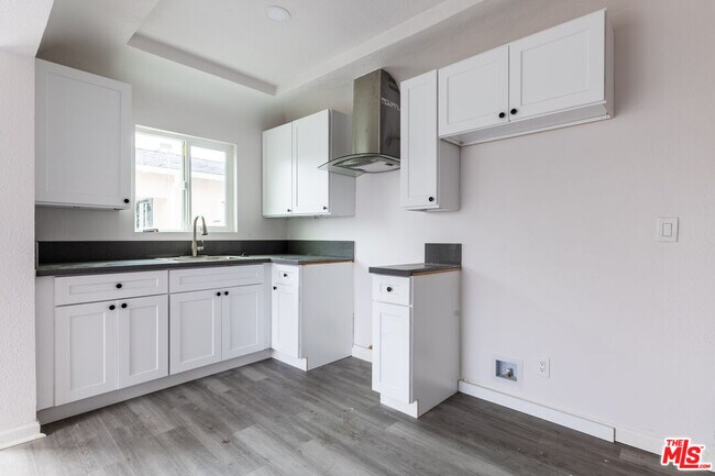 Building Photo - 138 W 82nd St