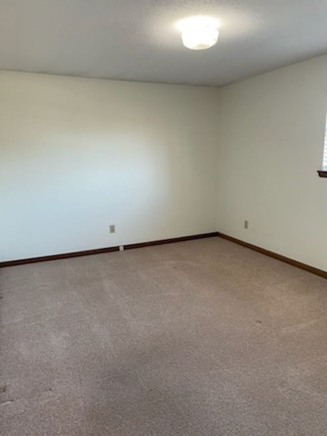 Building Photo - SINGLE FAMILY HOME