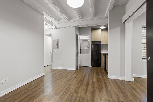 Building Photo - 5718 N Winthrop Ave