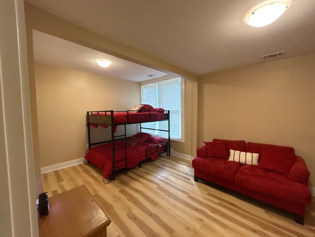 Building Photo - Room in Single Family Home on Beecher St SW