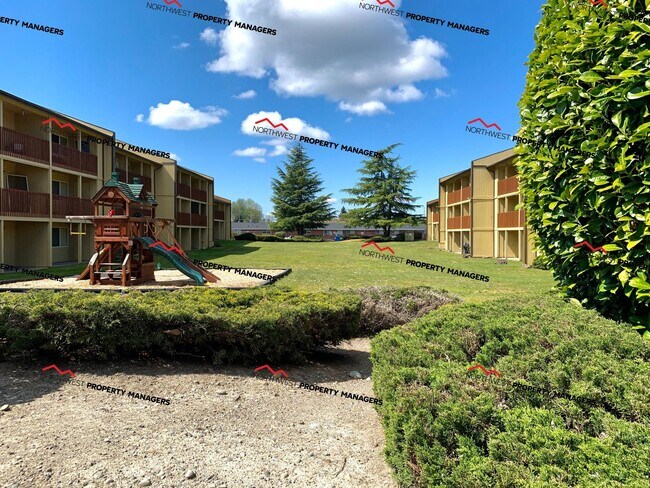 Building Photo - r45a Laurel Court Apts.