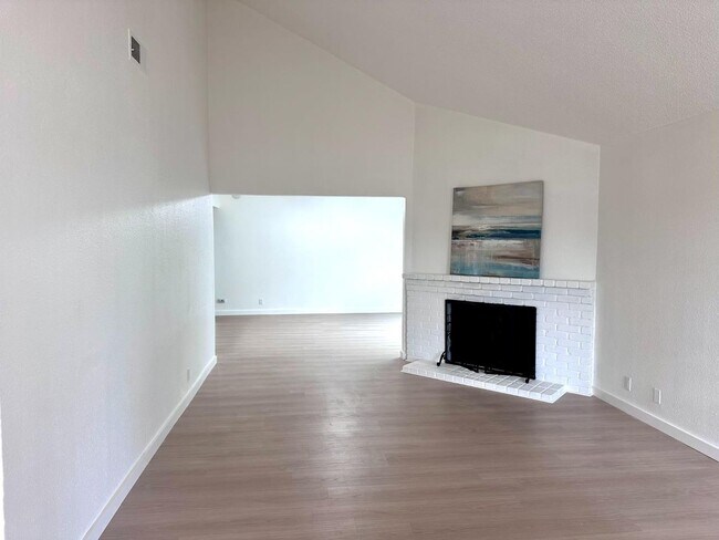 Building Photo - 4507-4507 Zachary Way