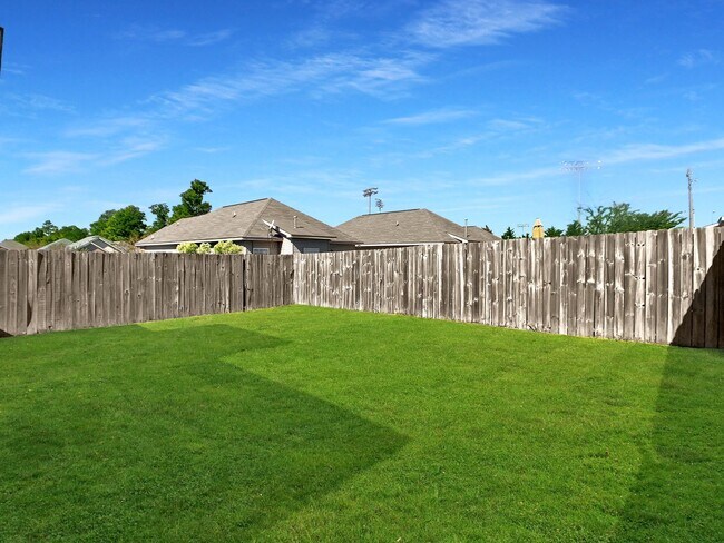 Building Photo - 9750 Moonlight Dr