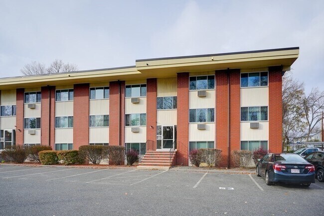 Building Photo - 74 Beach St
