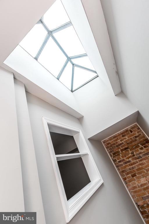 Building Photo - 1315 Webster St