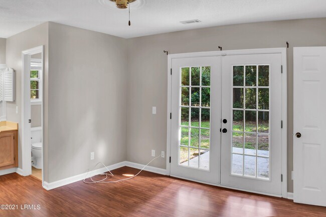 Building Photo - 25 Robin Way