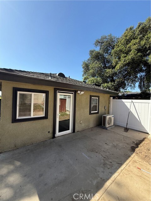 Building Photo - 1147 E Lemon Ave