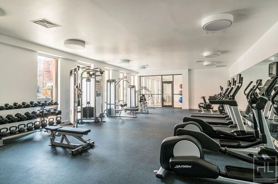 Building Photo - 310 Clarkson Ave