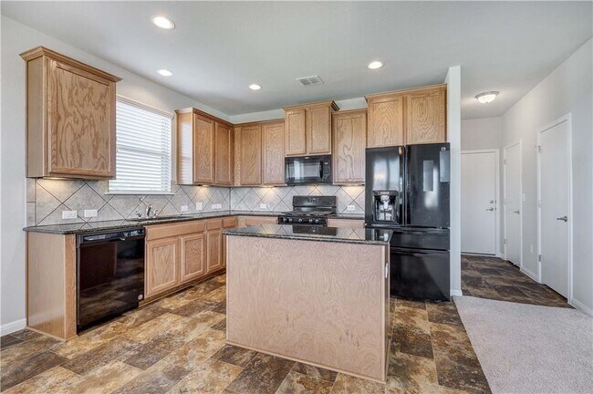 Building Photo - 741 Twisted Oaks Ln