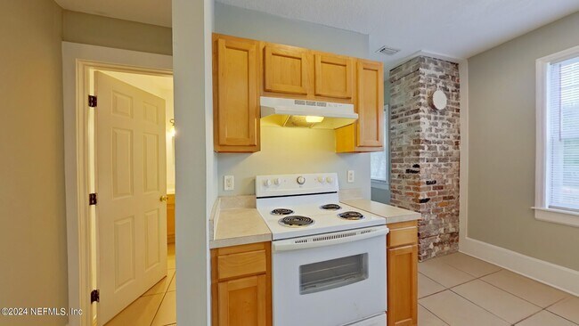 Building Photo - 2920 Dellwood Ave