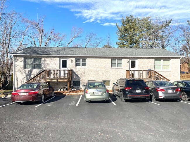 Building Photo - Available for the 2026-2027 lease term.