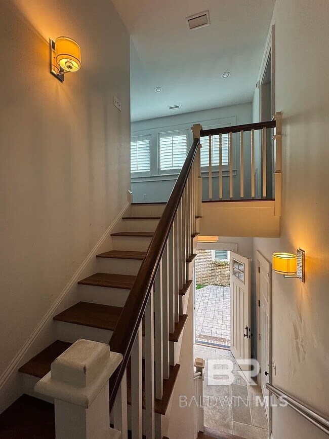 Building Photo - 111 Magnolia Ave