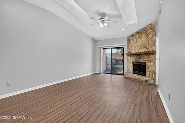 Building Photo - 8010 International Village Dr
