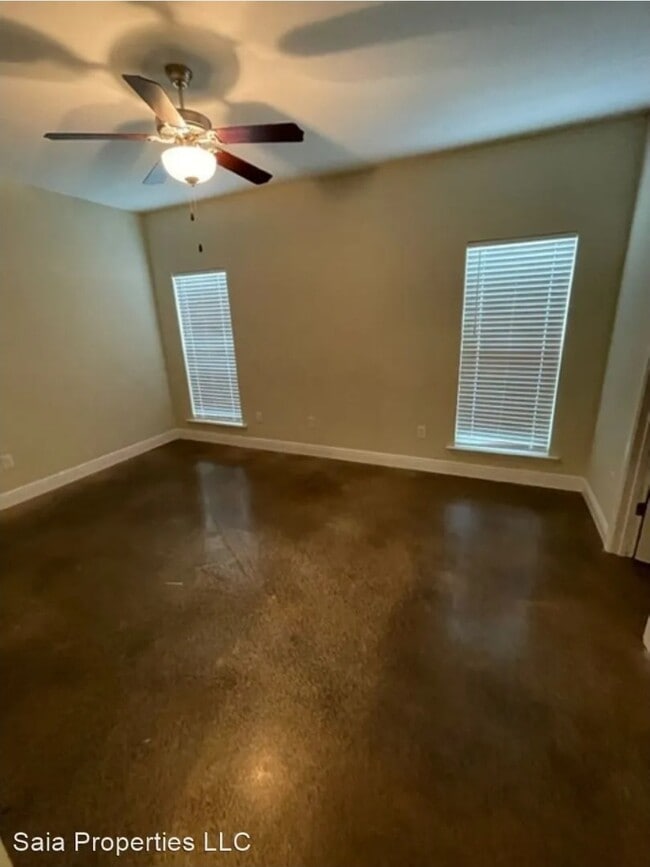 Building Photo - Stables 087