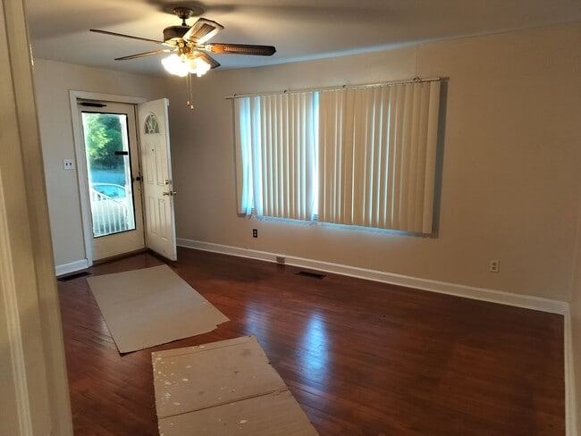 Building Photo - Fayetteville Ranch