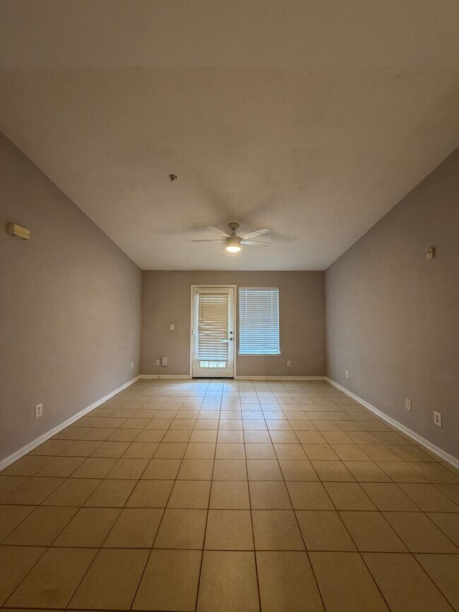 Building Photo - Newly Upgraded and Spacious 2B/2B Unfurnished Condo near Beach in Destin!