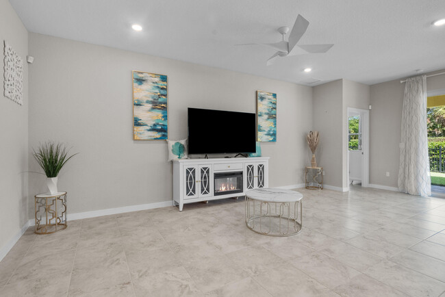 Building Photo - 4491 NW Oakleaf Ct