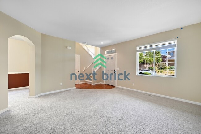 Building Photo - "Charming 3-Bed Oasis with 2.5 Baths in Prime Renton Location - Spacious layout!"