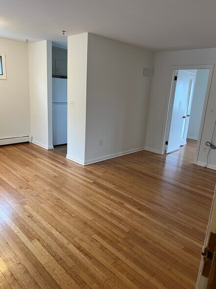 Building Photo - 17 Dow St