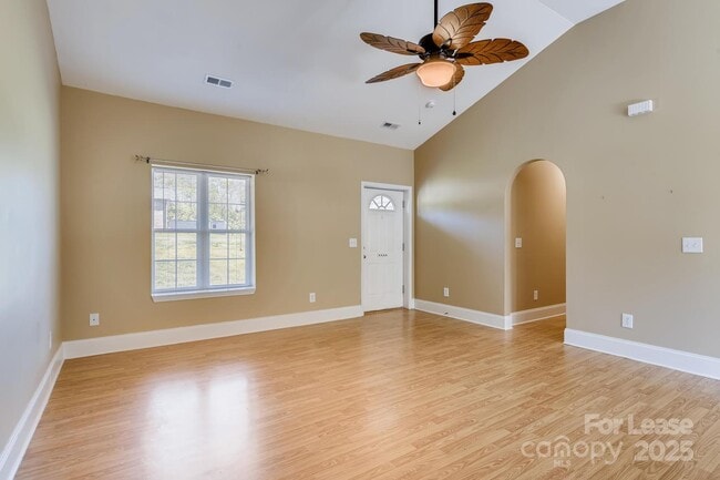 Building Photo - 122 Oak Haven Dr