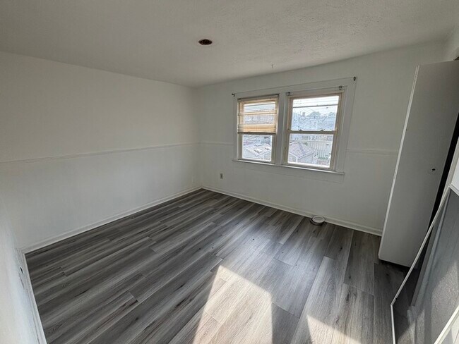 Building Photo - 4 bedroom townhouse Dundalk