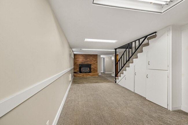 Building Photo - Newdale House