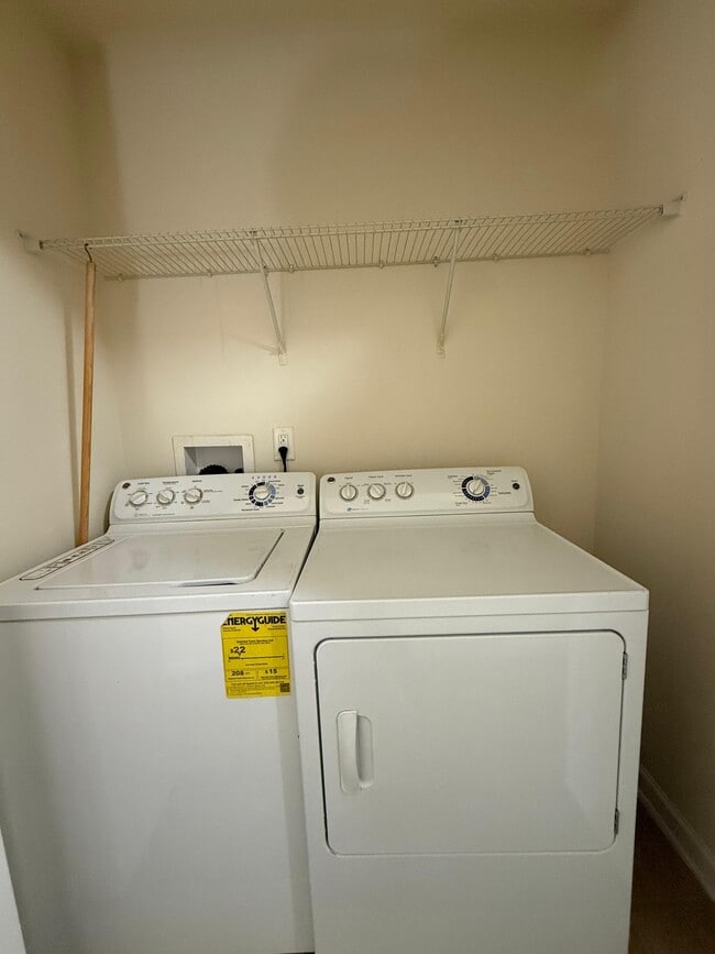 Building Photo - 8506 Quarton Dr