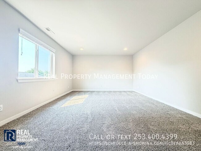 Building Photo - 362 Bondgard Ave E