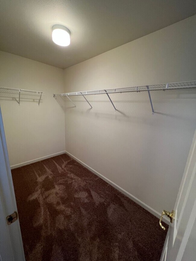 Building Photo - 3 Bedroom DuPont Home with Loft