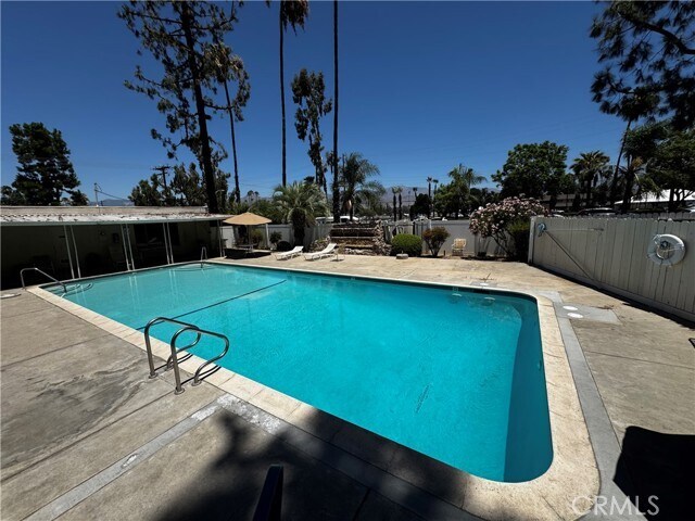 Building Photo - 475 E Cypress Ave