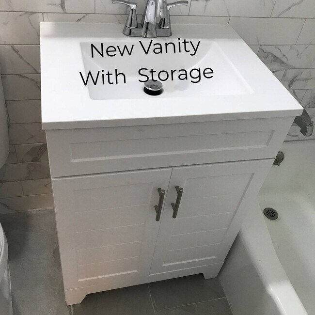 Building Photo - 1199 E 53rd St