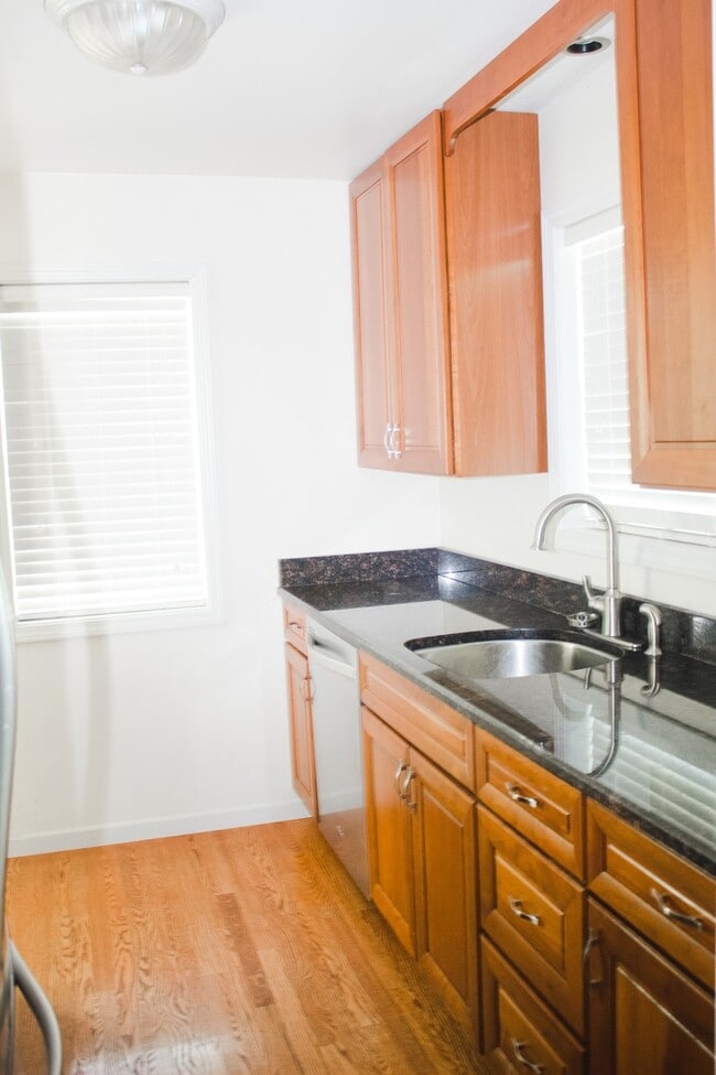 Building Photo - Remodeled 3 Bedroom