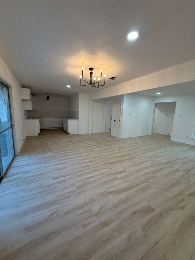 Building Photo - BEAUTIFUL HOME IN HOUSTON. MOVE IN READY!.