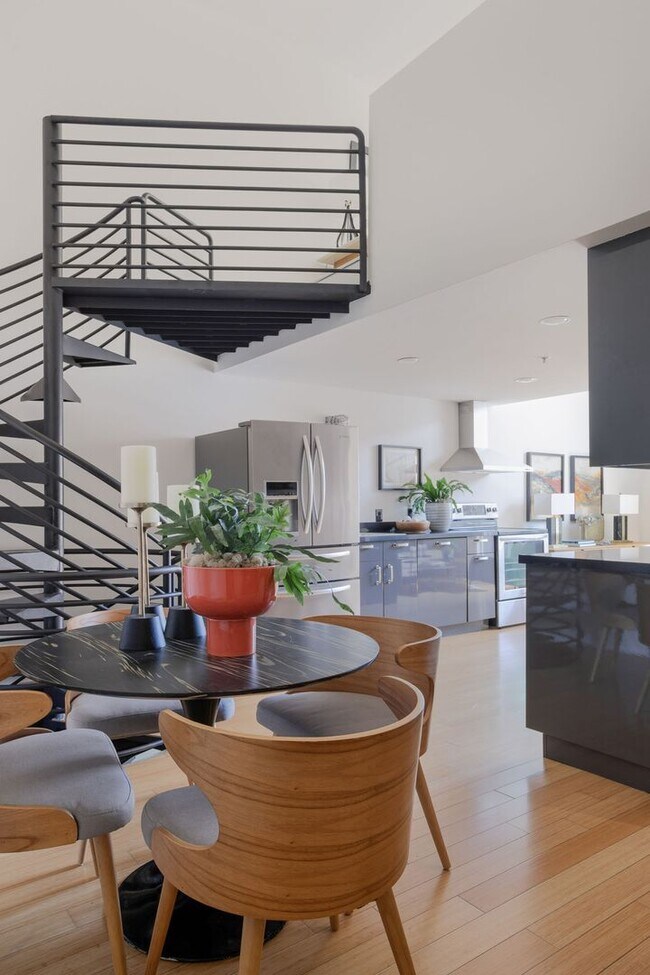 Building Photo - Stunning Two Bedroom Condo in Prime Neighborhood - Please Contact for Showing Availability!