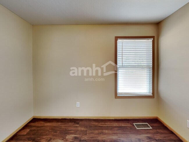 Building Photo - 2271 Landcrest Dr