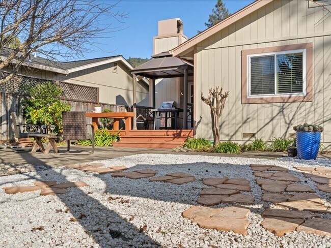 Building Photo - 349 Almond Way