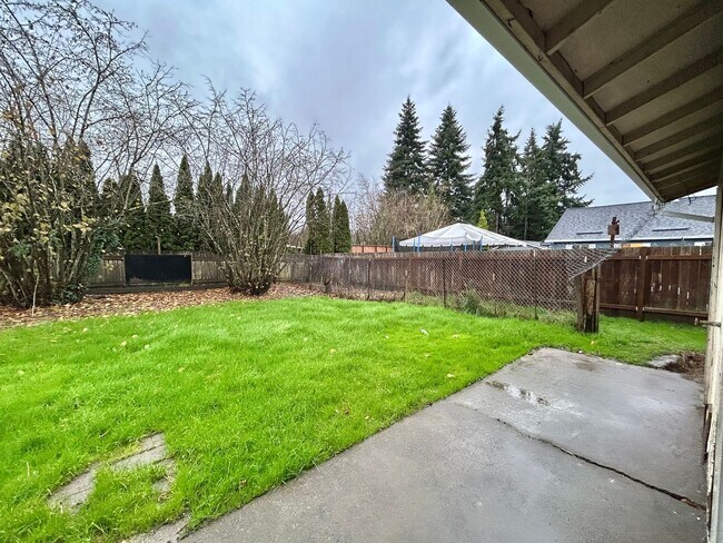 Building Photo - Freshly Updated 3-Bedroom Home with Spacious Backyard and Garage