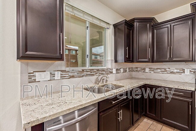 Building Photo - 735 E Constance Wy