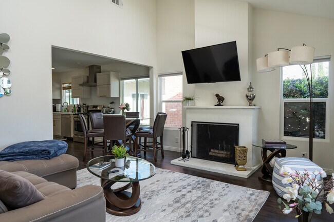 Building Photo - 15153 La Maida St