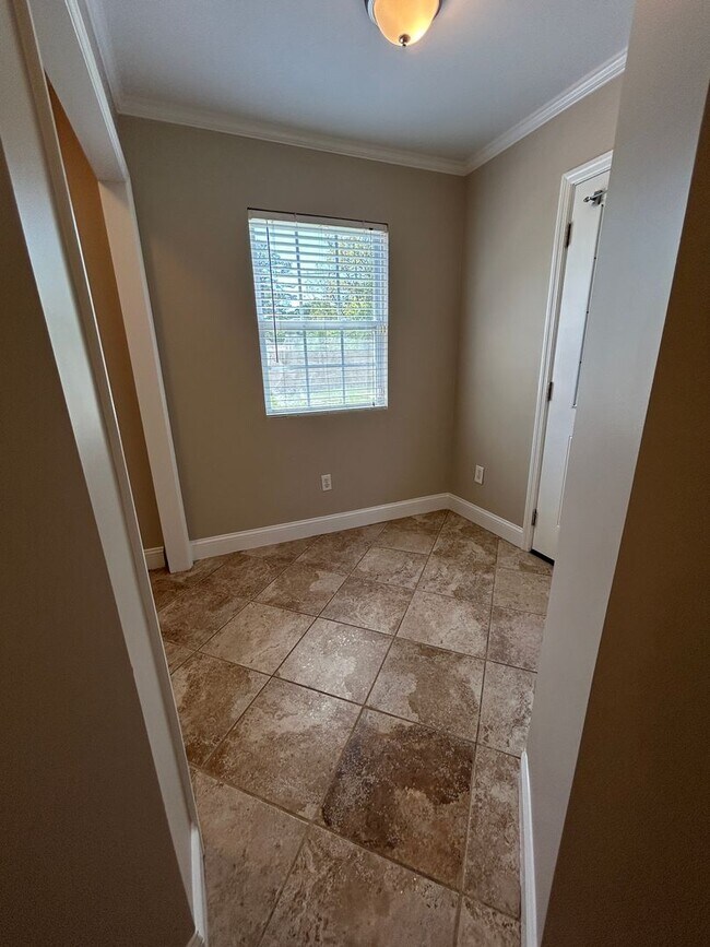 Building Photo - Charming 2 Bedroom/2.5 Bathroom home in Sandfly