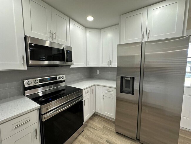 Building Photo - 6013 Fortune Pl