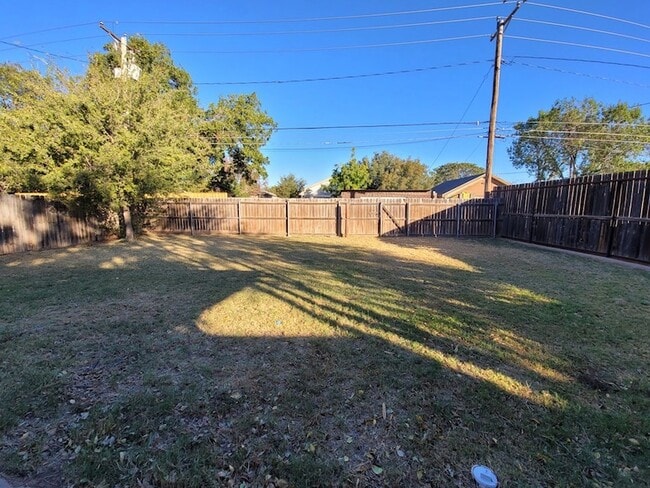 Building Photo - 504 Holmsley Ave