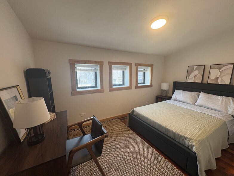 Building Photo - 4611 S Ellis Ave