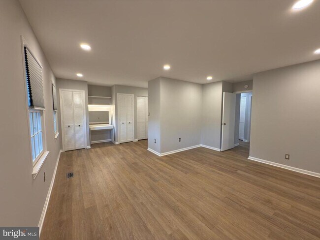 Building Photo - 3945 Wilcoxson Dr