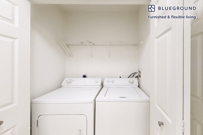 Building Photo - 1569 Onyx Dr