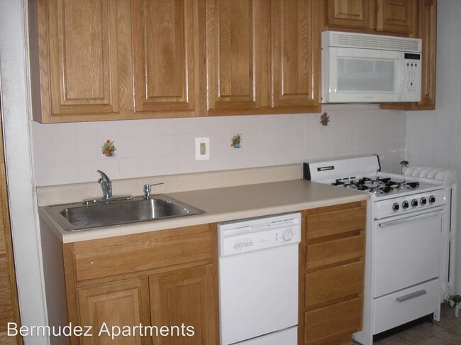 Building Photo - 1465 Lexington Pl