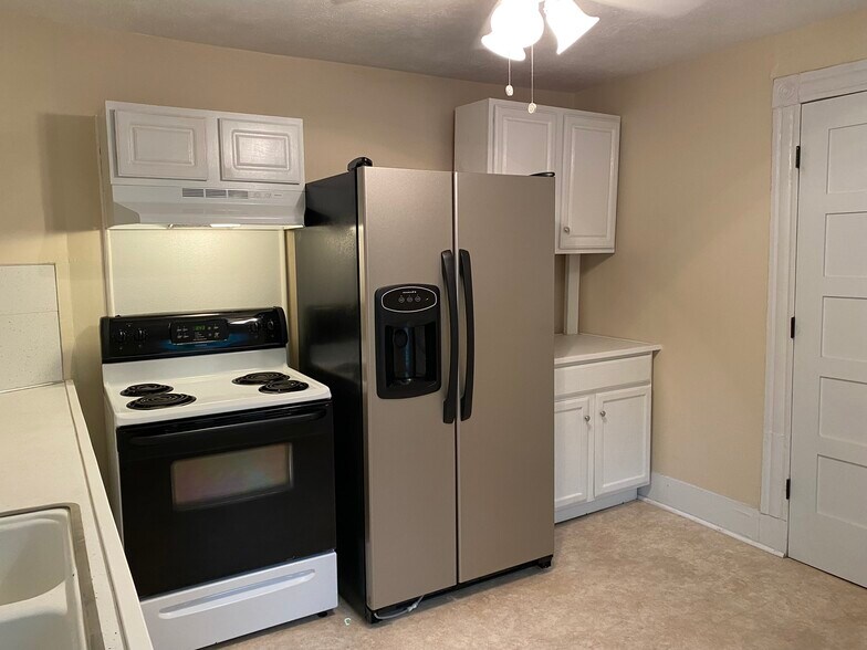 Kitchen - 308 Rose St