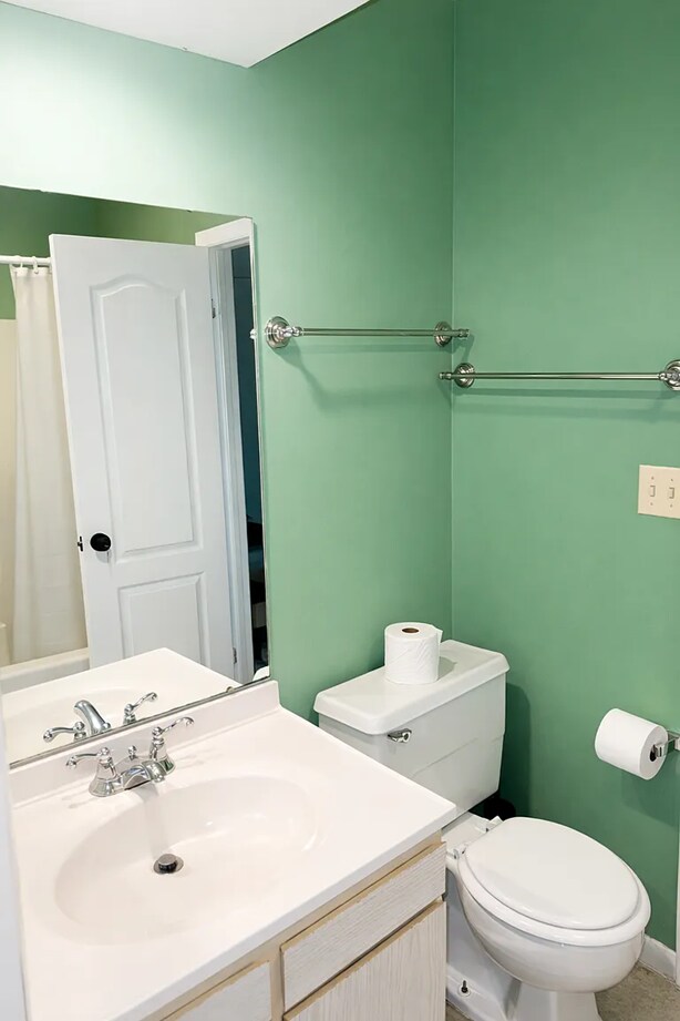 Building Photo - 22 Colony West Dr