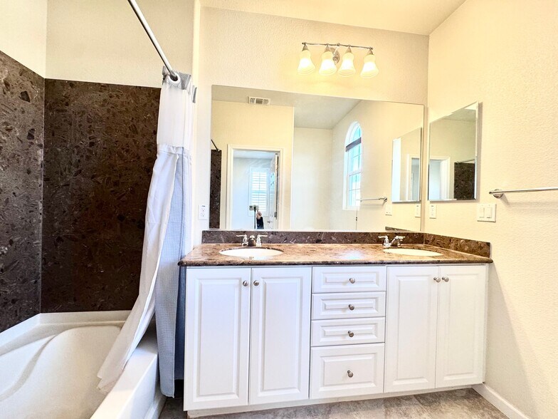 Building Photo - 1117 Genco Terrace